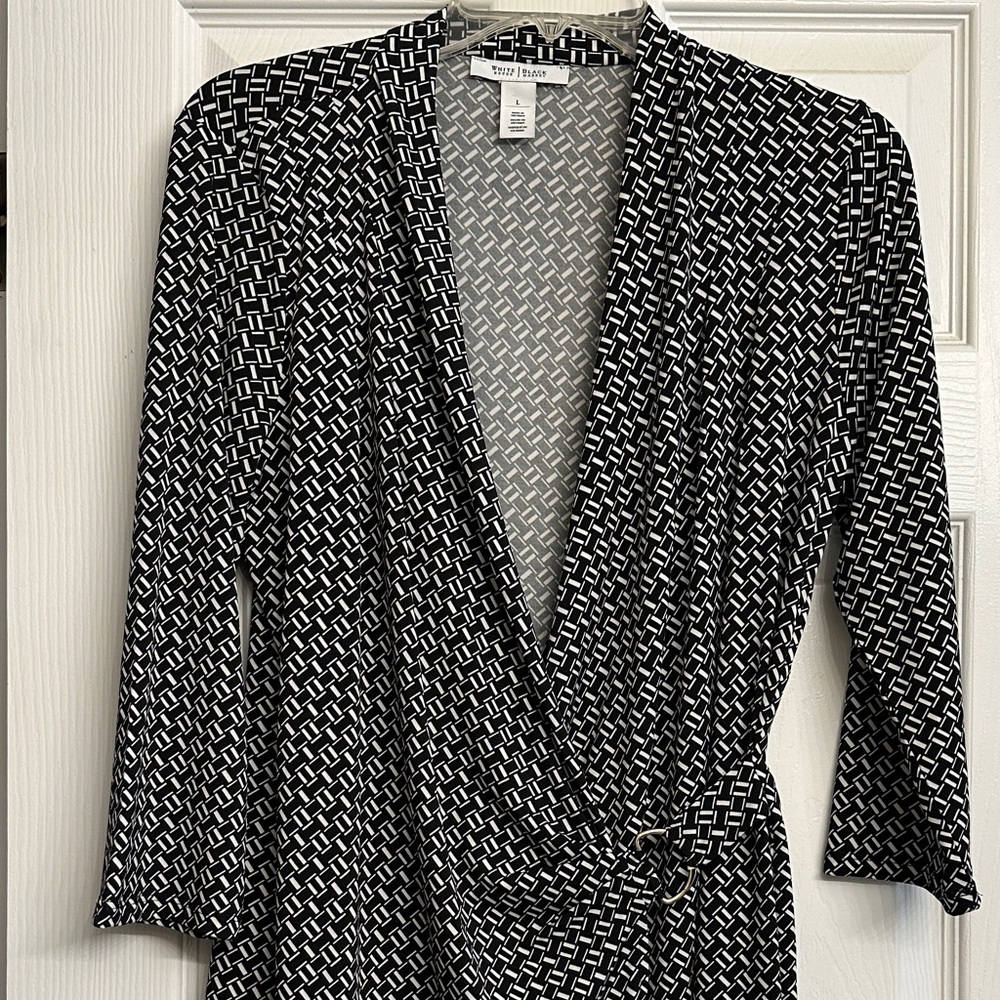 White House Black Market Wral Style Geometric Blouse